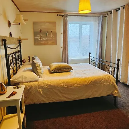 Waterfront Rest Bed & Breakfast